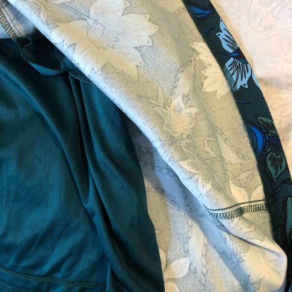 Vince Camuto Women's 2 Green Fit And Flare Dress Floral V Neck NWT - Picture 3 of 5